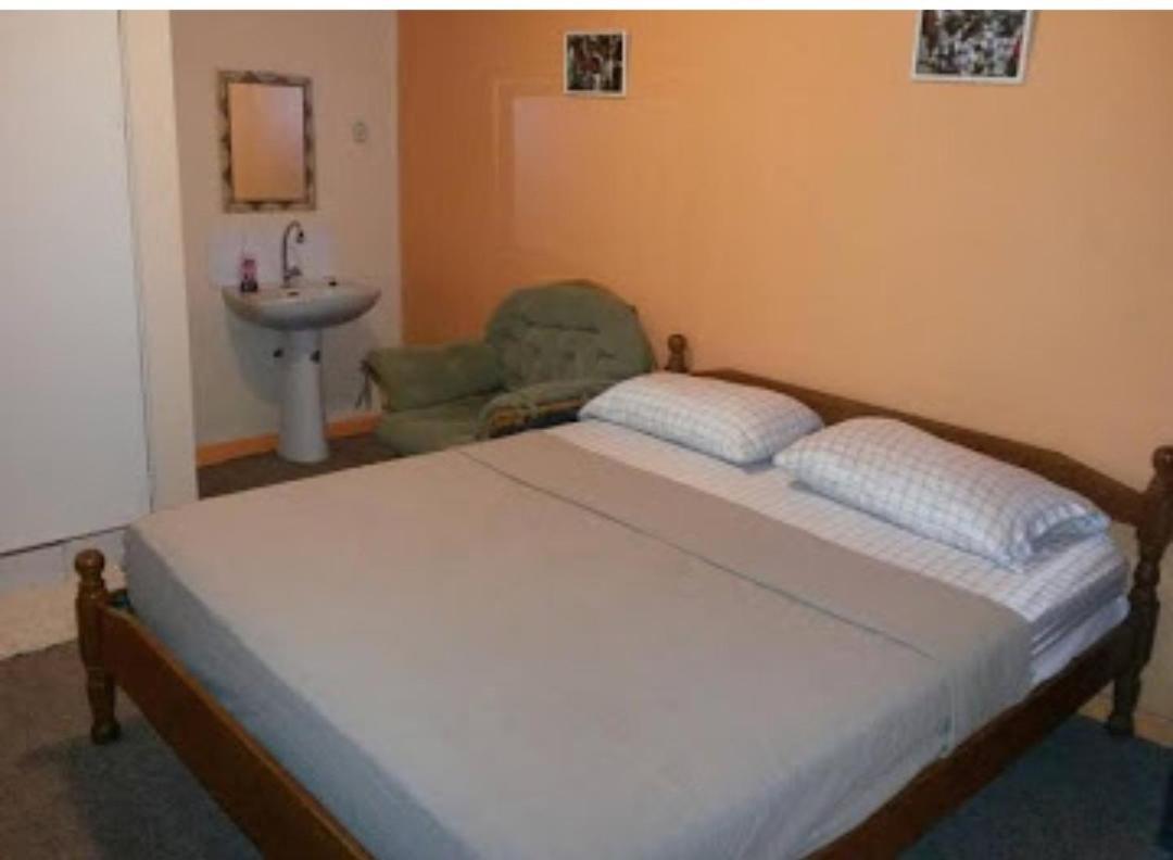 Guesthouse Albergoalberga Paramaribo Bagian luar foto